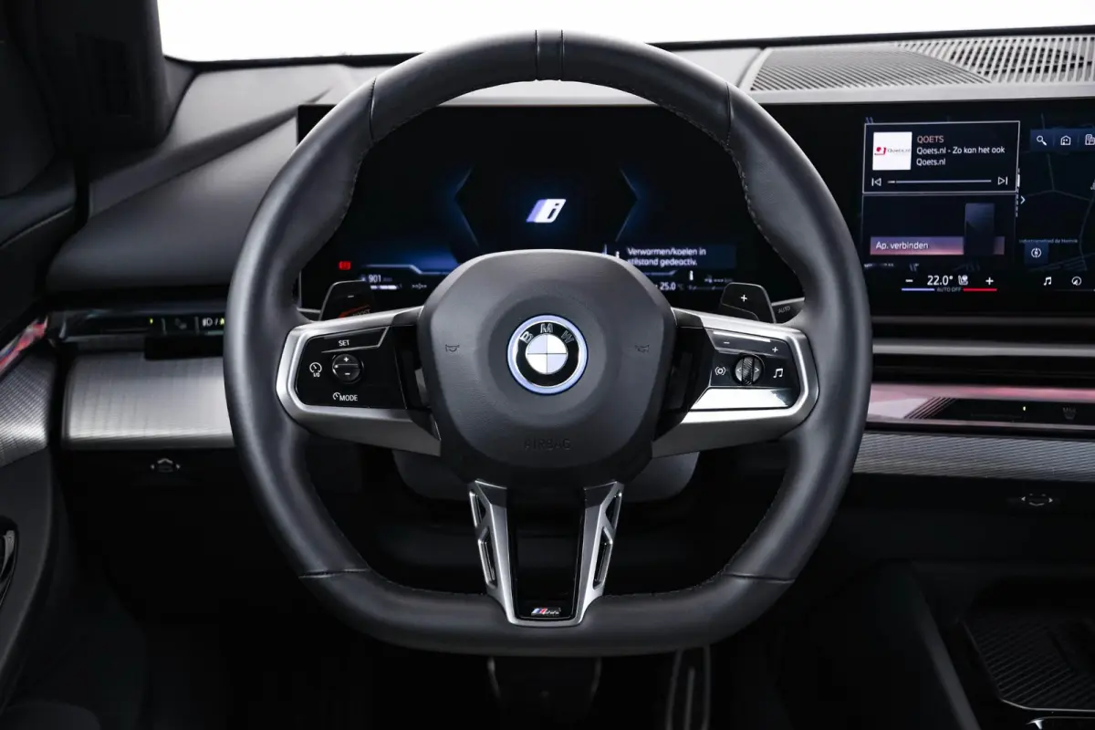 530e M-sport - Trekhaak - Harman Kardon - Driving Assistant Plus - Parking Assistant - 19 inch - Stuurwielverwarming - Stoelverwarming