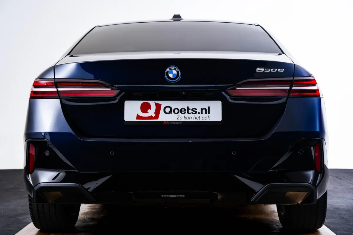 530e M-sport - Trekhaak - Harman Kardon - Driving Assistant Plus - Parking Assistant - 19 inch - Stuurwielverwarming - Stoelverwarming