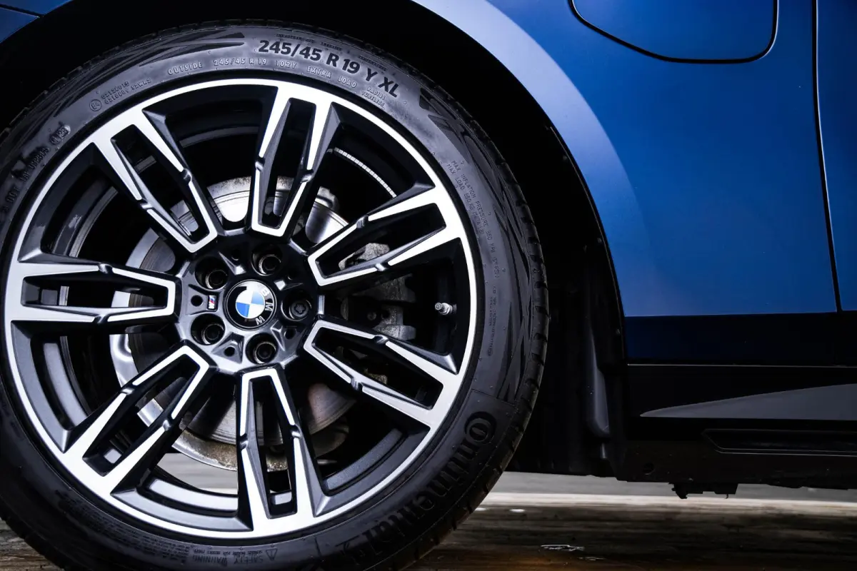 530e M-sport - Trekhaak - Harman Kardon - Driving Assistant Plus - Parking Assistant - 19 inch - Stuurwielverwarming - Stoelverwarming