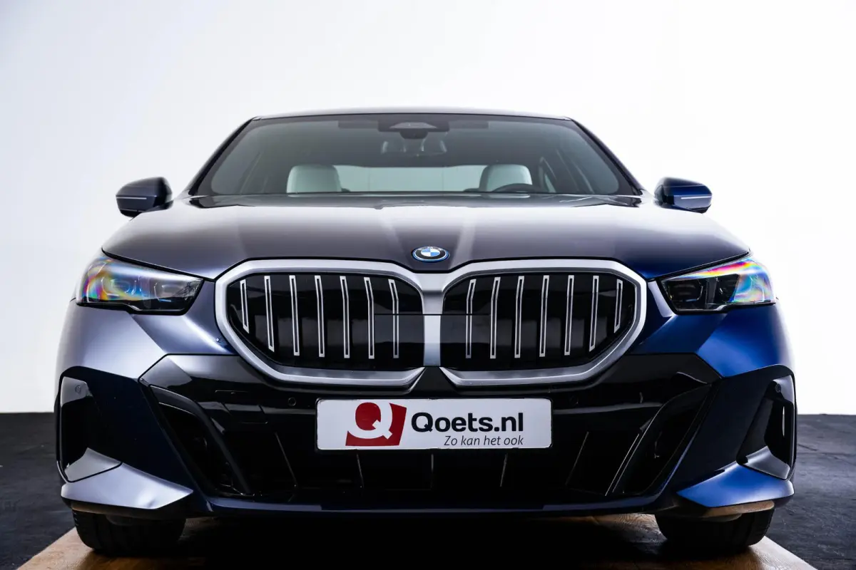 530e M-sport - Trekhaak - Harman Kardon - Driving Assistant Plus - Parking Assistant - 19 inch - Stuurwielverwarming - Stoelverwarming