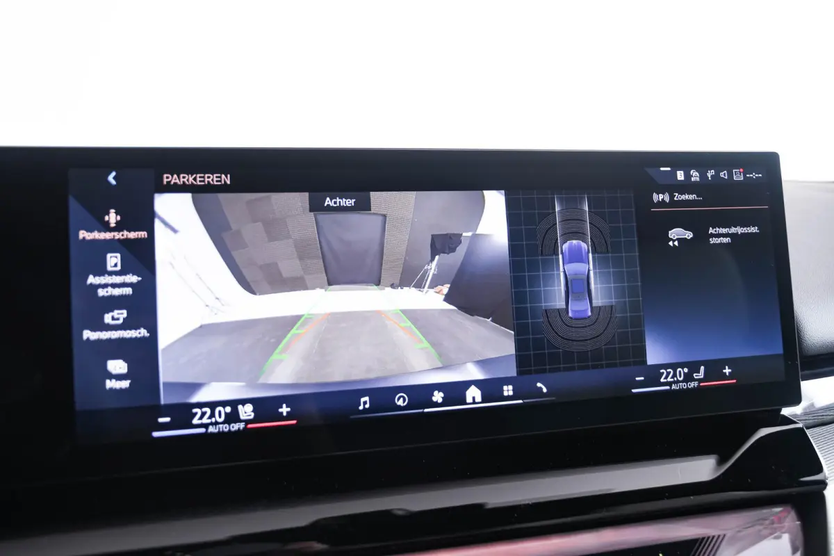 530e M-sport - Trekhaak - Harman Kardon - Driving Assistant Plus - Parking Assistant - 19 inch - Stuurwielverwarming - Stoelverwarming