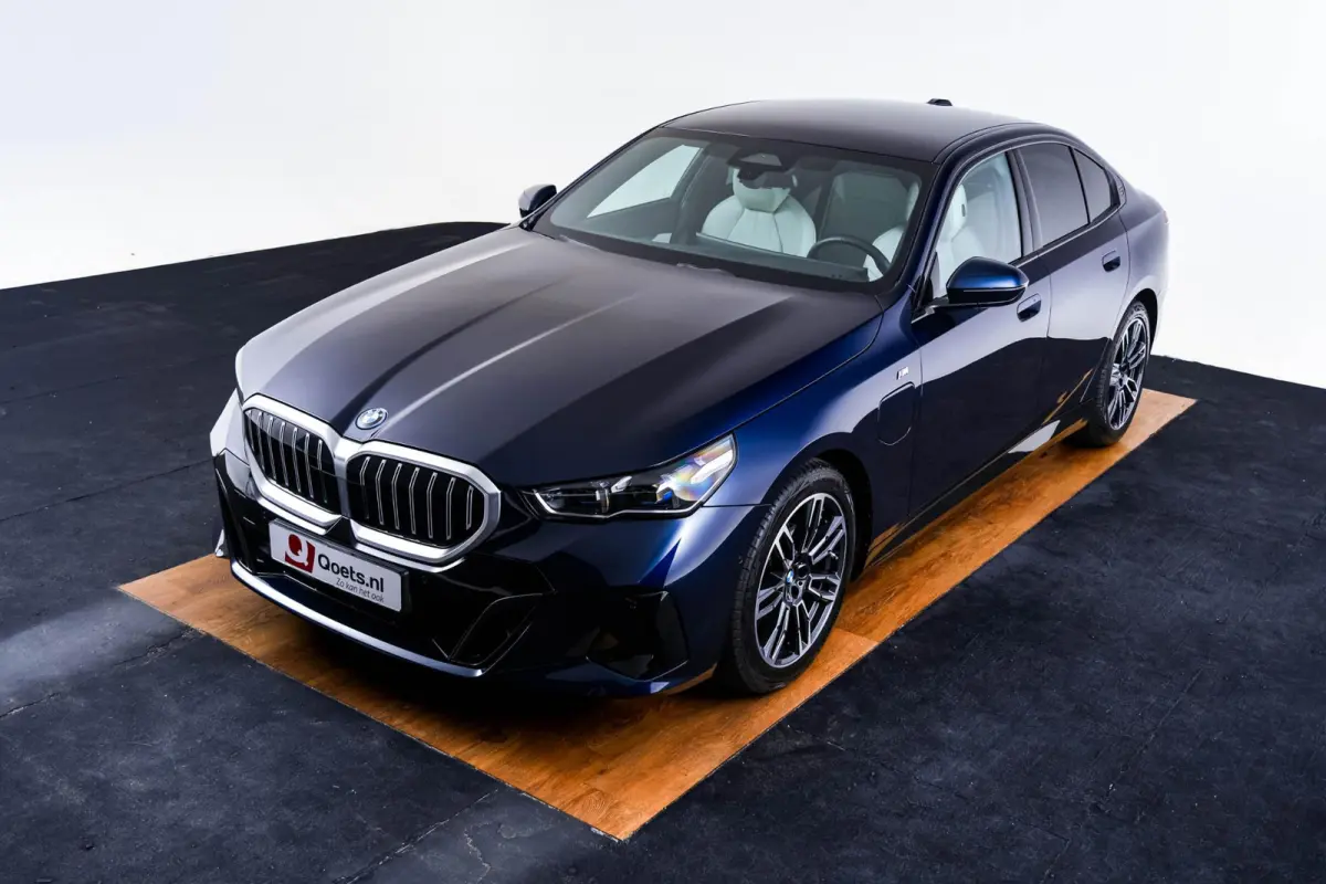 530e M-sport - Trekhaak - Harman Kardon - Driving Assistant Plus - Parking Assistant - 19 inch - Stuurwielverwarming - Stoelverwarming