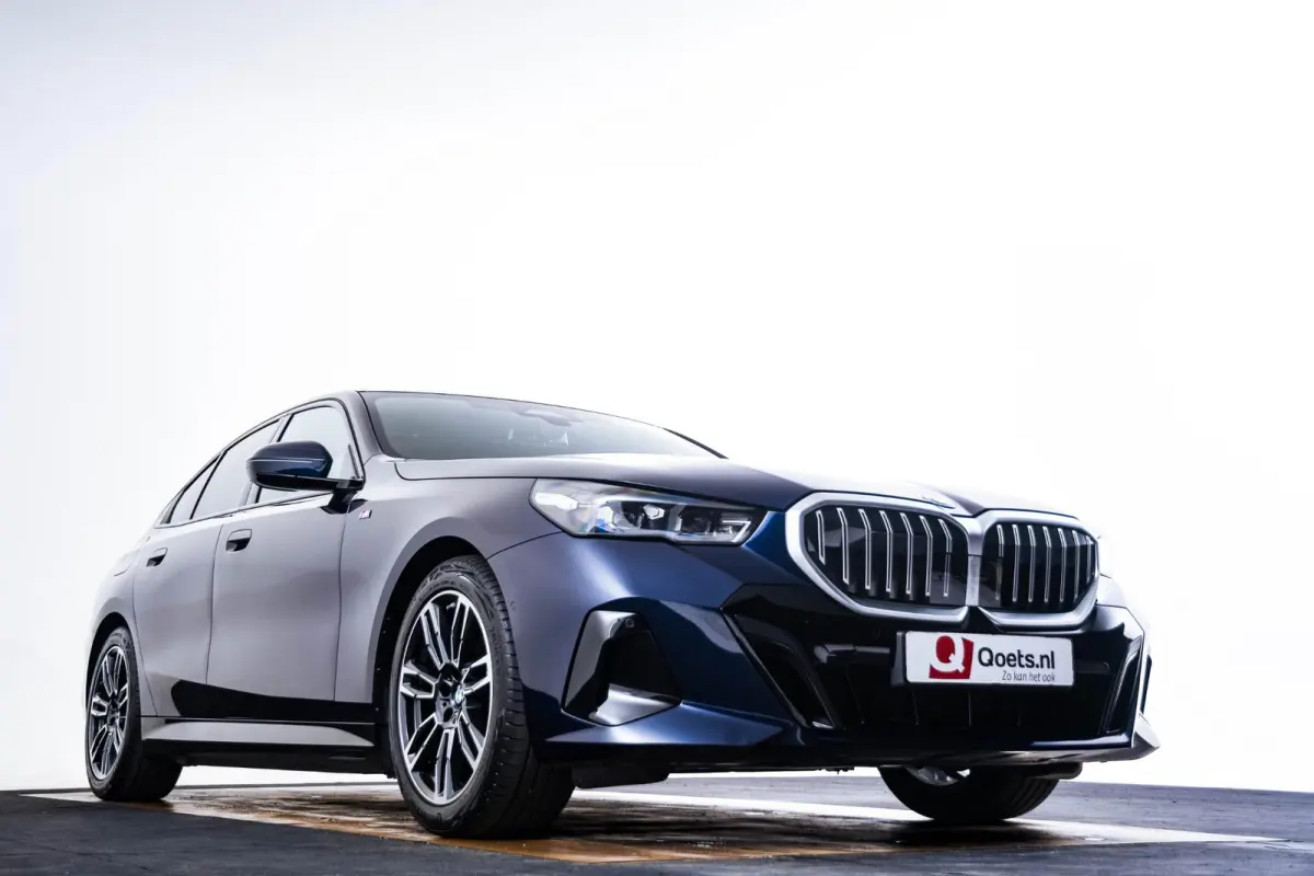 530e M-sport - Trekhaak - Harman Kardon - Driving Assistant Plus - Parking Assistant - 19 inch - Stuurwielverwarming - Stoelverwarming