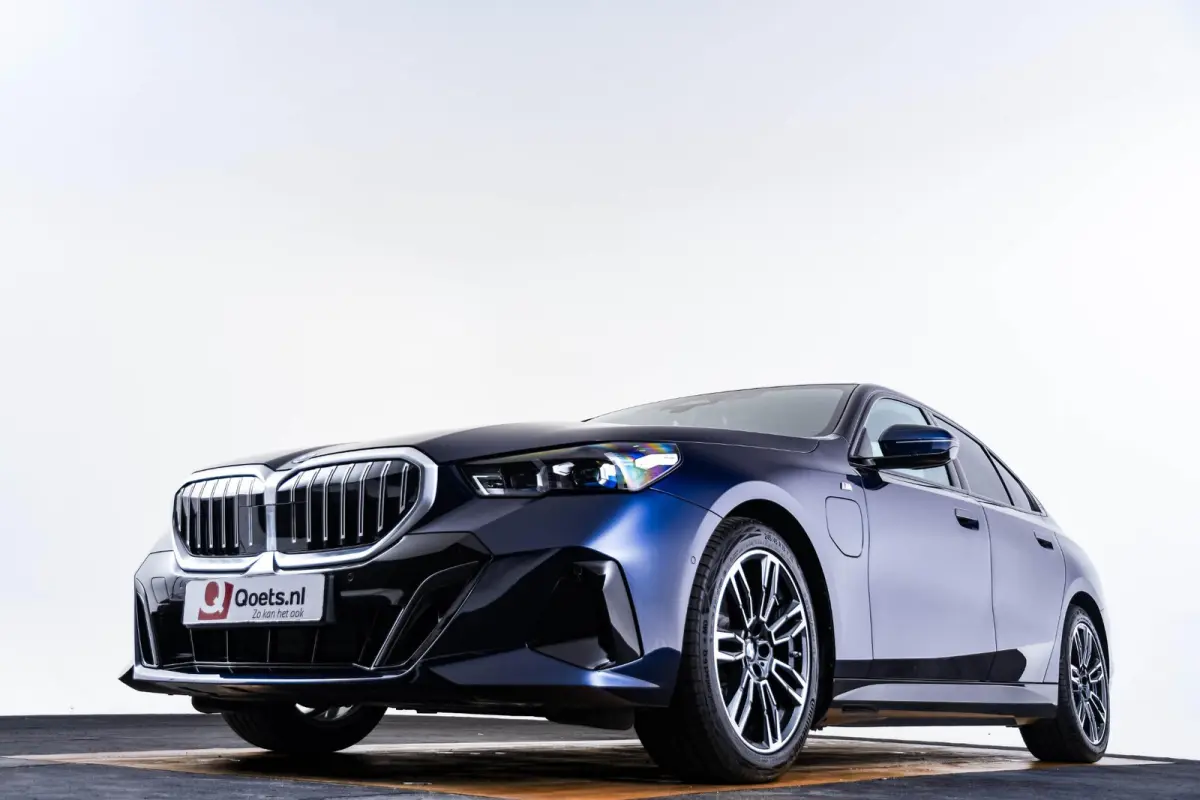 530e M-sport - Trekhaak - Harman Kardon - Driving Assistant Plus - Parking Assistant - 19 inch - Stuurwielverwarming - Stoelverwarming