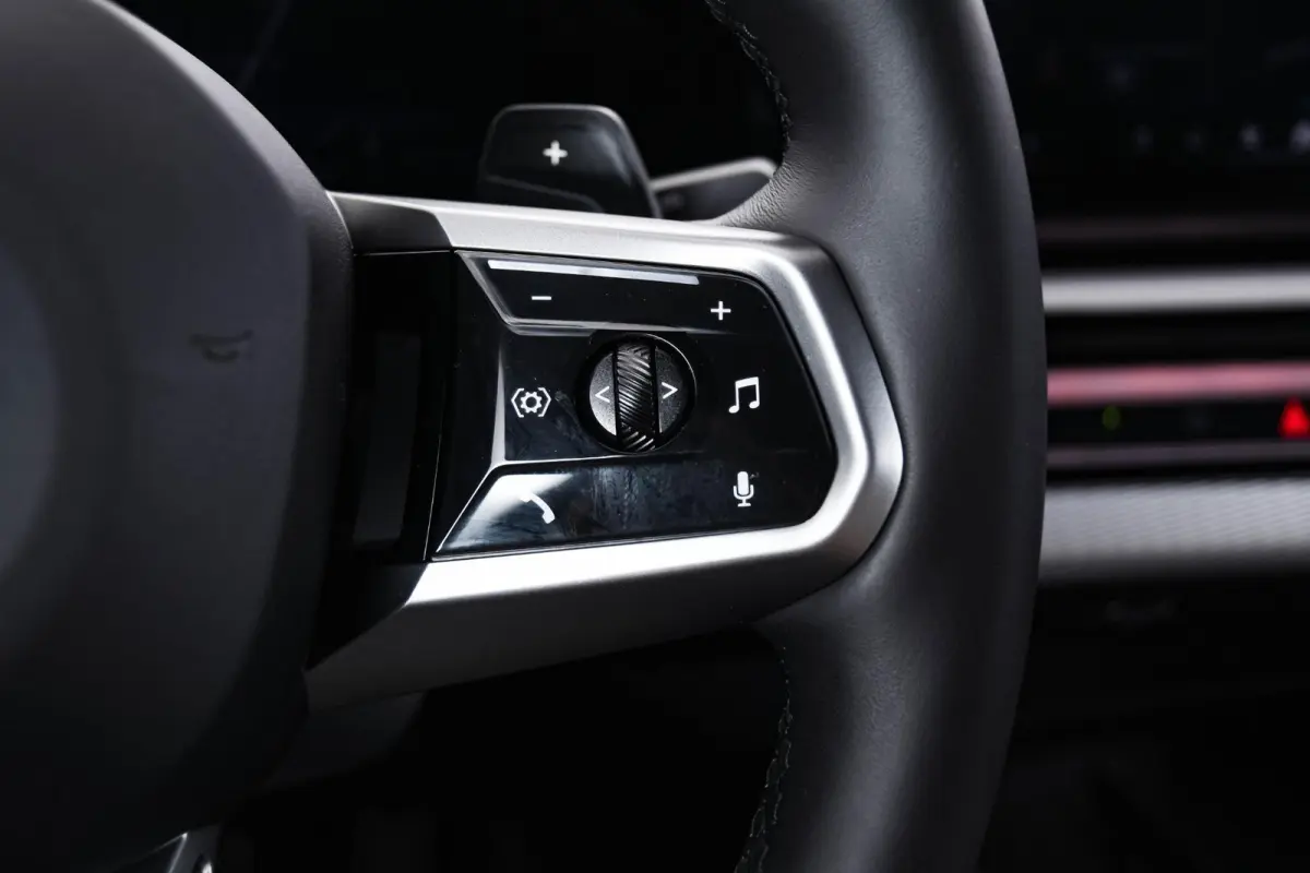 530e M-sport - Trekhaak - Harman Kardon - Driving Assistant Plus - Parking Assistant - 19 inch - Stuurwielverwarming - Stoelverwarming