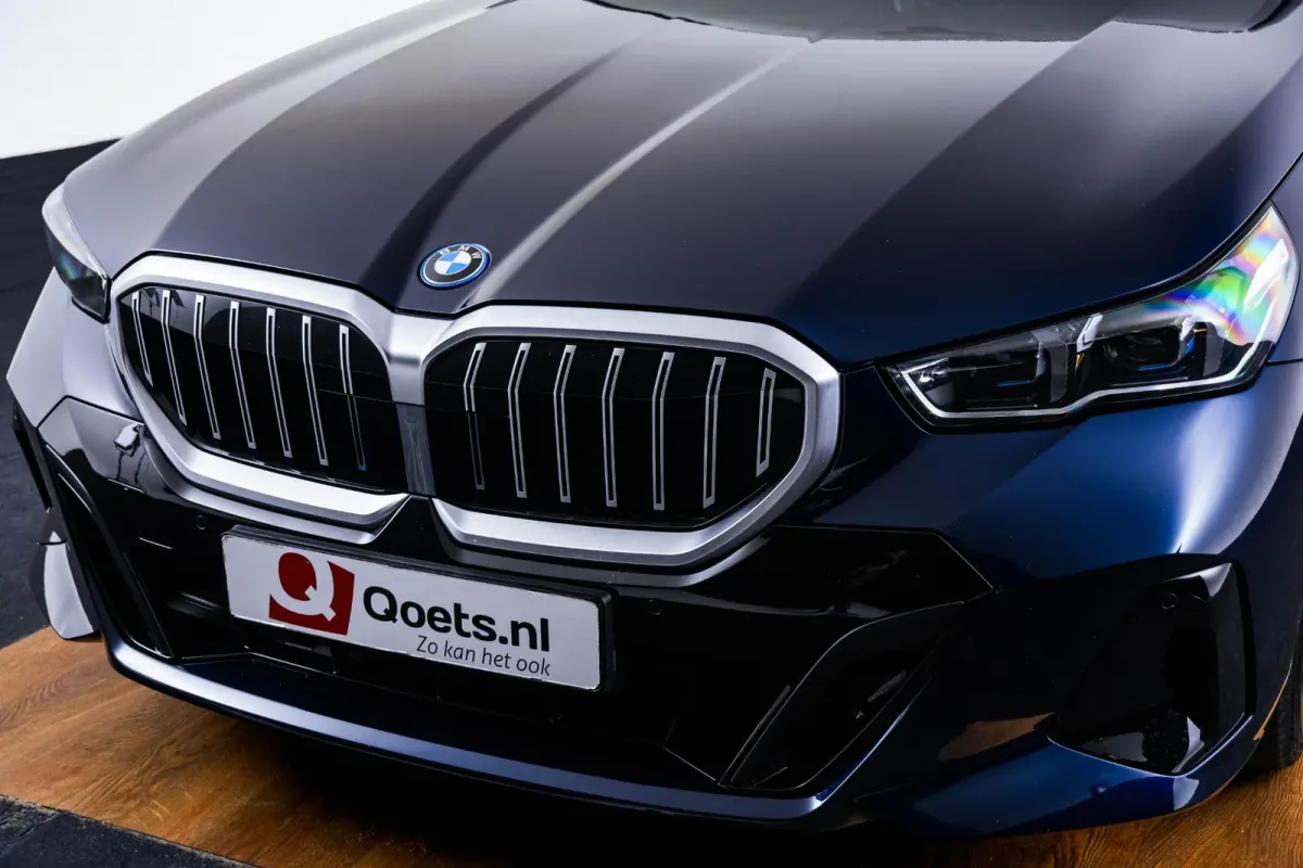 530e M-sport - Trekhaak - Harman Kardon - Driving Assistant Plus - Parking Assistant - 19 inch - Stuurwielverwarming - Stoelverwarming