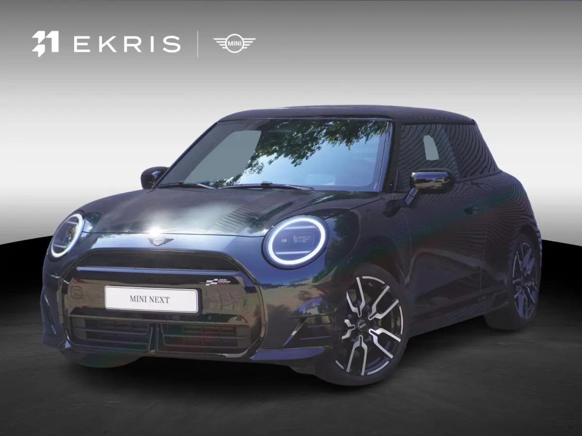Cooper E | John Cooper Works Uitvoering | Pakket M | Glazen panoramadak | MINI Head-Up Display | Extra getint glas | 18" JCW Lap Spoke 2-tone