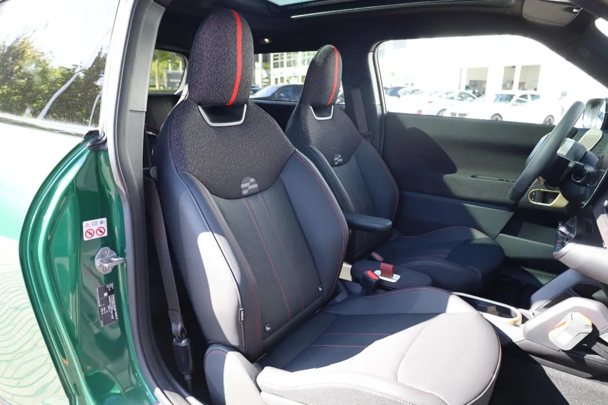 3-Deurs SE John Cooper Works + pakket XL | SOH 100% |