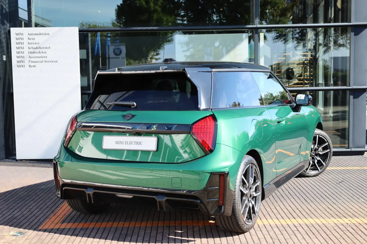 3-Deurs SE John Cooper Works + pakket XL | SOH 100% |