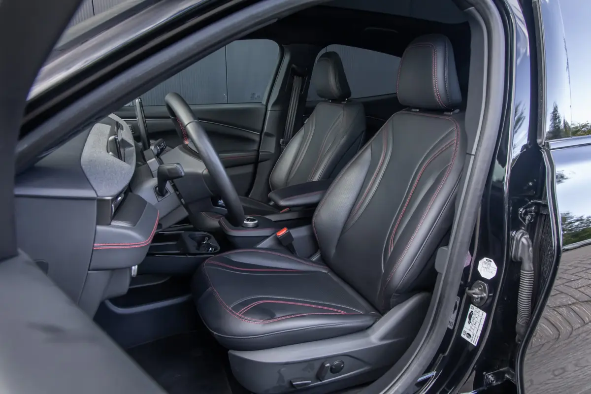 Premium AWD 75 kWh | Panoramdak | B&O Audio | Dodehoek detcetie | Memory-seat | 360 camera | Leder | Adaptieve cruise | LED