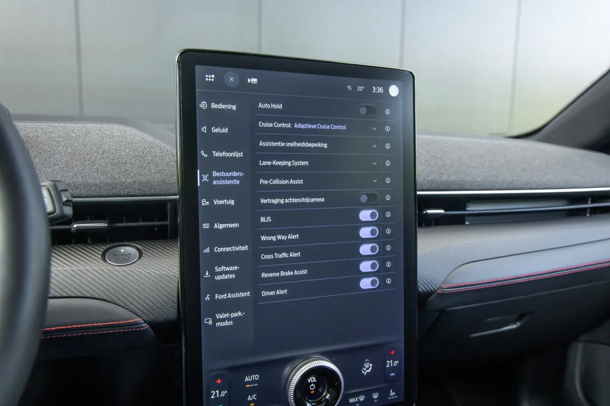 Premium AWD 75 kWh | Panoramdak | B&O Audio | Dodehoek detcetie | Memory-seat | 360 camera | Leder | Adaptieve cruise | LED