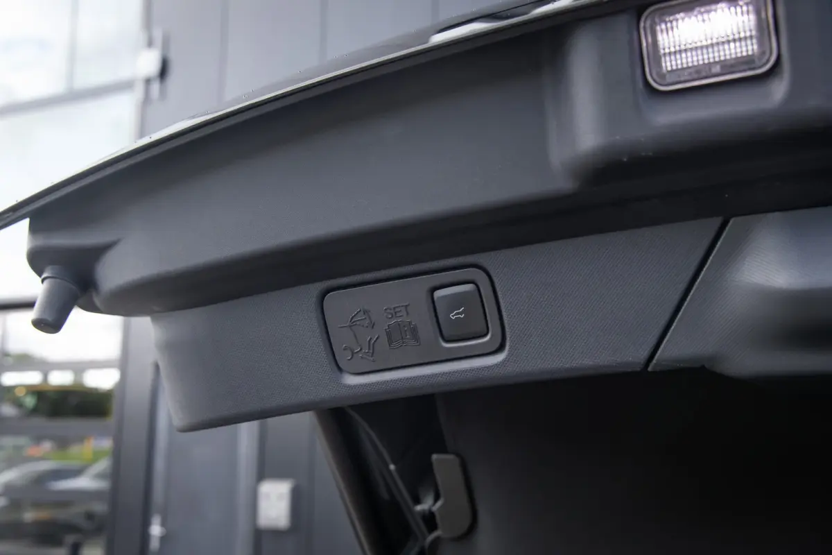 Premium AWD 75 kWh | Panoramdak | B&O Audio | Dodehoek detcetie | Memory-seat | 360 camera | Leder | Adaptieve cruise | LED