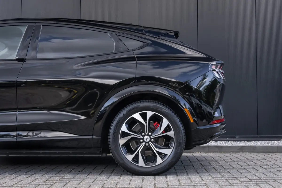Premium AWD 75 kWh | Panoramdak | B&O Audio | Dodehoek detcetie | Memory-seat | 360 camera | Leder | Adaptieve cruise | LED