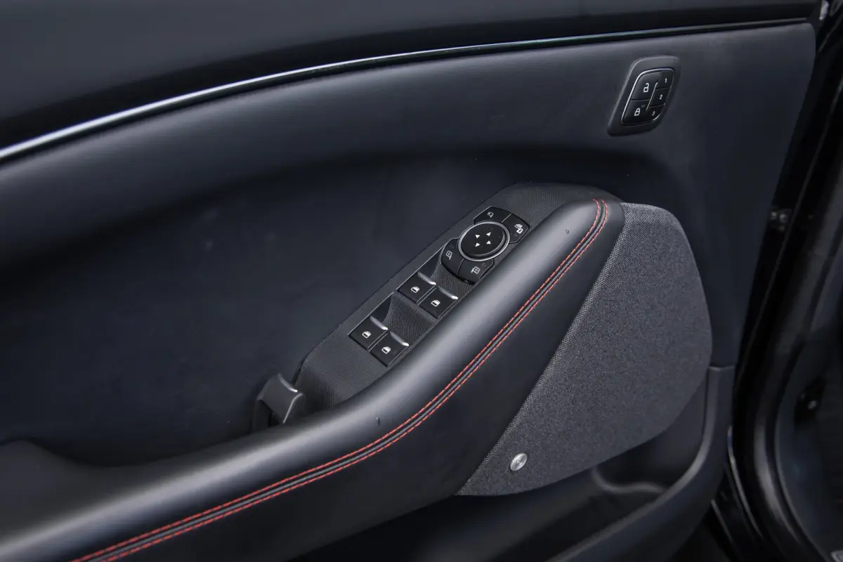 Premium AWD 75 kWh | Panoramdak | B&O Audio | Dodehoek detcetie | Memory-seat | 360 camera | Leder | Adaptieve cruise | LED