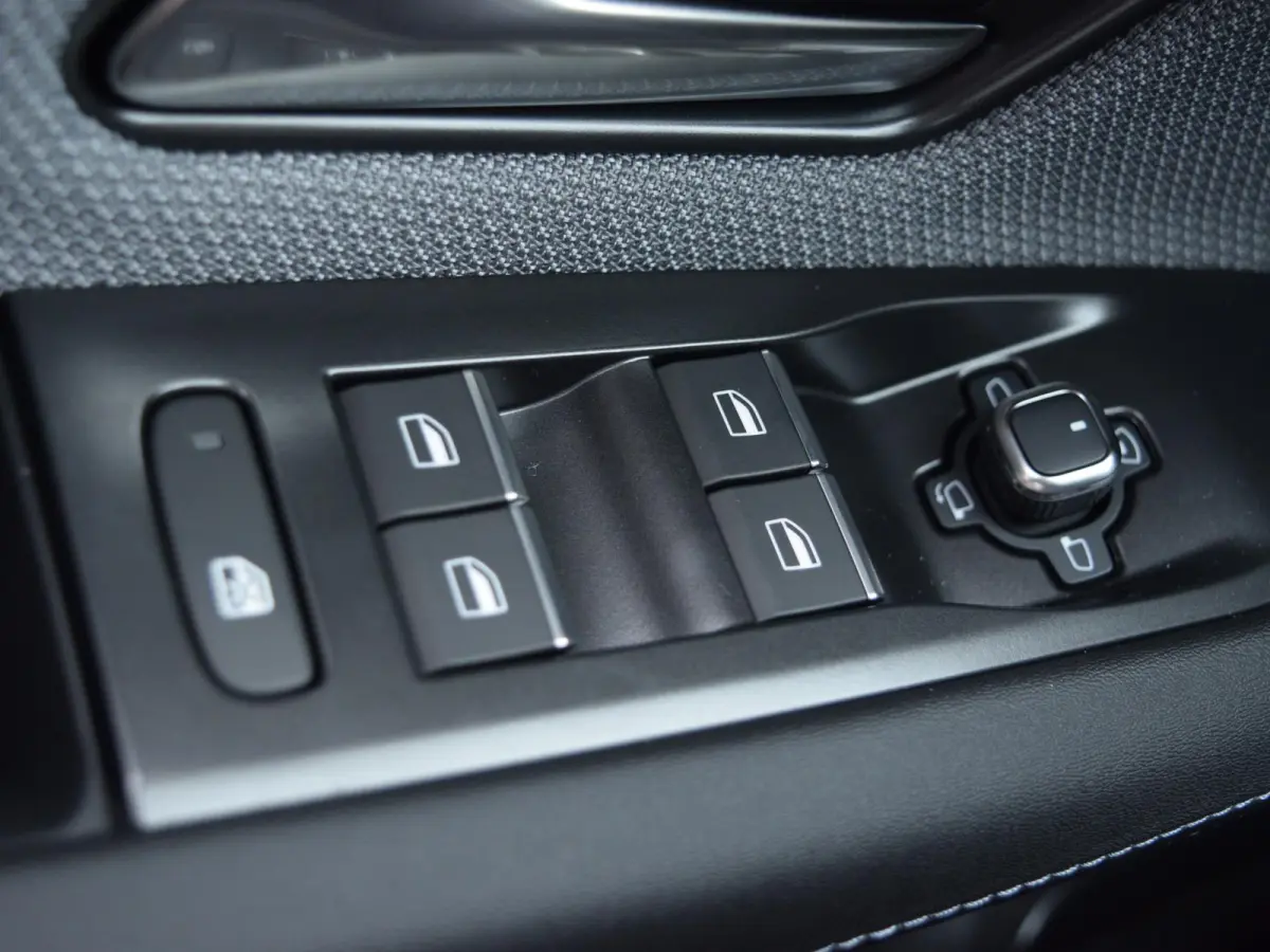 1.2 Turbo Hybrid Business Edition | PANORAMADAK | COMFORT PLUS PAKKET | TECHNOLOGIE PLUS PAKKET |