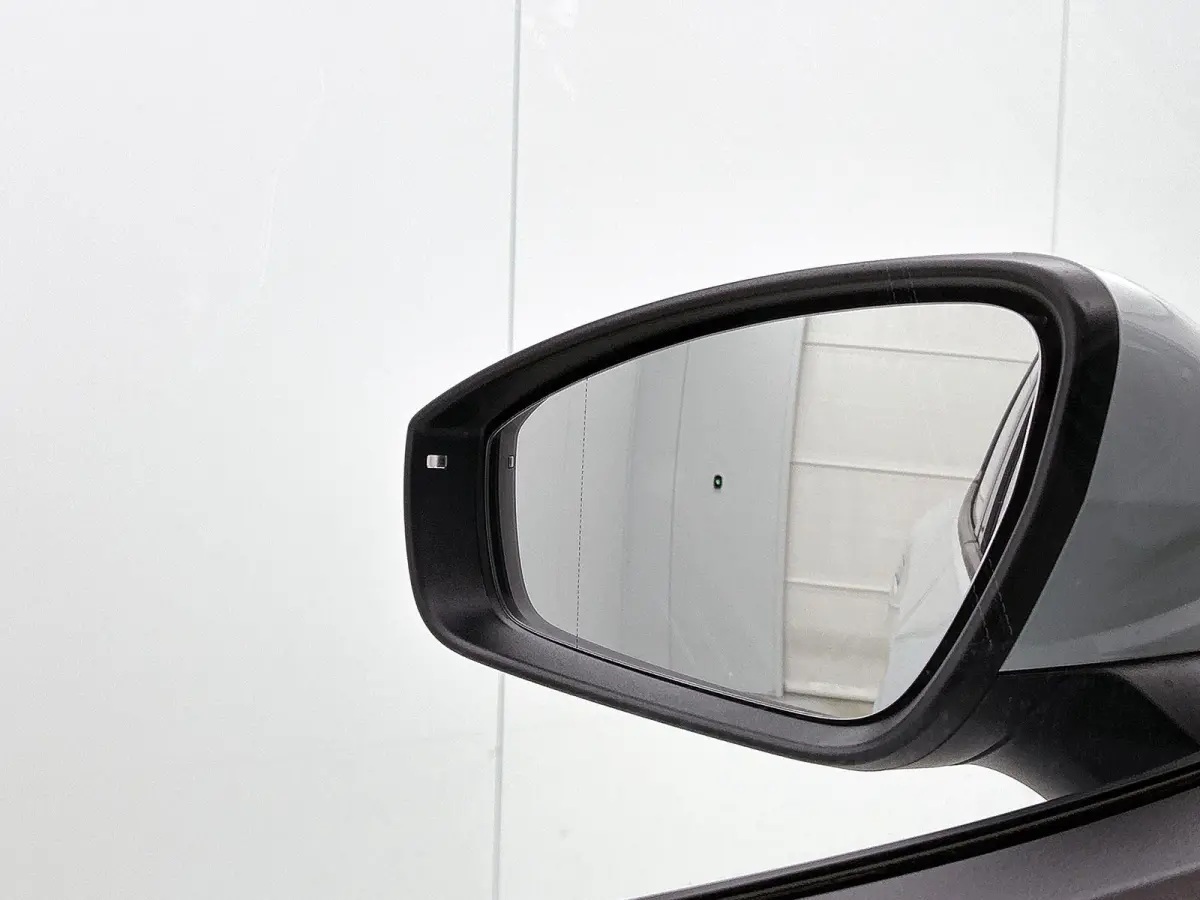 ID.5 Pro 77 kWh | 204 PK | SoH 95,58% | Stoel en Stuurverwarming | Verwarmbare Voorruit | Parkeersensoren |