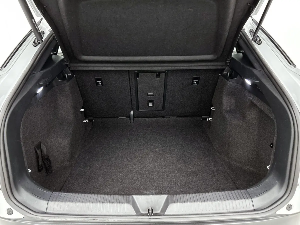 ID.5 Pro 77 kWh | 204 PK | SoH 95,58% | Stoel en Stuurverwarming | Verwarmbare Voorruit | Parkeersensoren |