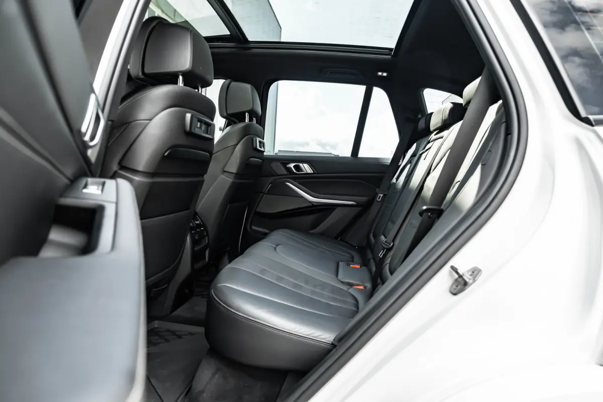 xDrive40i High Executive M Sport | Laser LED | Head-up Display | 360 Camera | Panorama-dak | Trekhaak elect | 4 wiel besturing | 22"LMV
