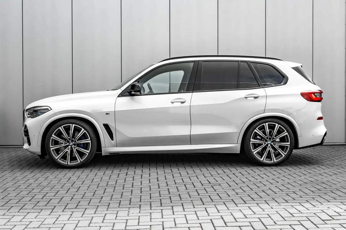xDrive40i High Executive M Sport | Laser LED | Head-up Display | 360 Camera | Panorama-dak | Trekhaak elect | 4 wiel besturing | 22"LMV