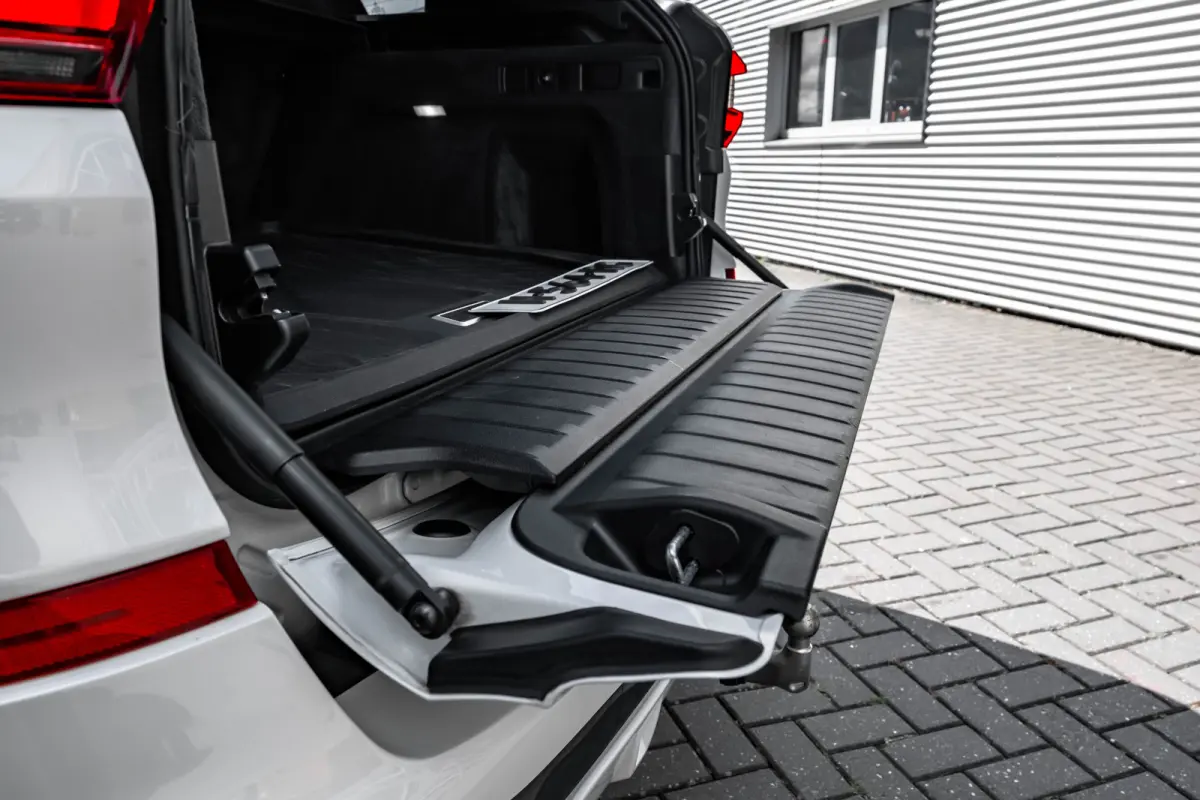 xDrive40i High Executive M Sport | Laser LED | Head-up Display | 360 Camera | Panorama-dak | Trekhaak elect | 4 wiel besturing | 22"LMV