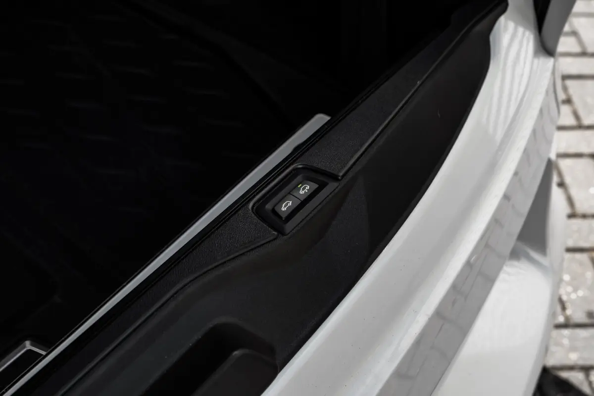 xDrive40i High Executive M Sport | Laser LED | Head-up Display | 360 Camera | Panorama-dak | Trekhaak elect | 4 wiel besturing | 22"LMV