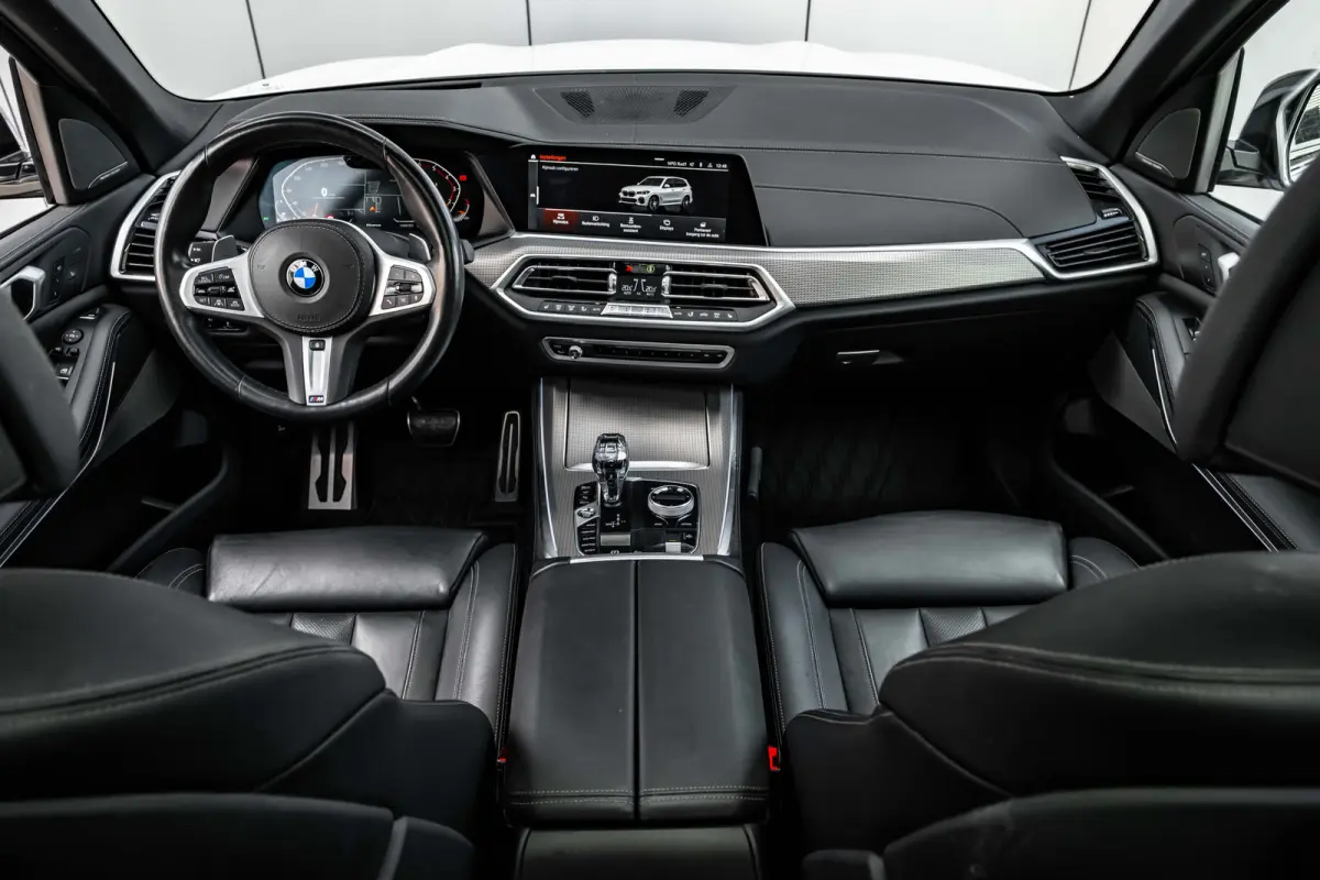 xDrive40i High Executive M Sport | Laser LED | Head-up Display | 360 Camera | Panorama-dak | Trekhaak elect | 4 wiel besturing | 22"LMV