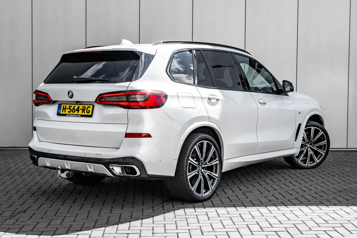 xDrive40i High Executive M Sport | Laser LED | Head-up Display | 360 Camera | Panorama-dak | Trekhaak elect | 4 wiel besturing | 22"LMV