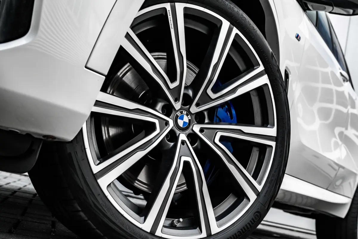 xDrive40i High Executive M Sport | Laser LED | Head-up Display | 360 Camera | Panorama-dak | Trekhaak elect | 4 wiel besturing | 22"LMV