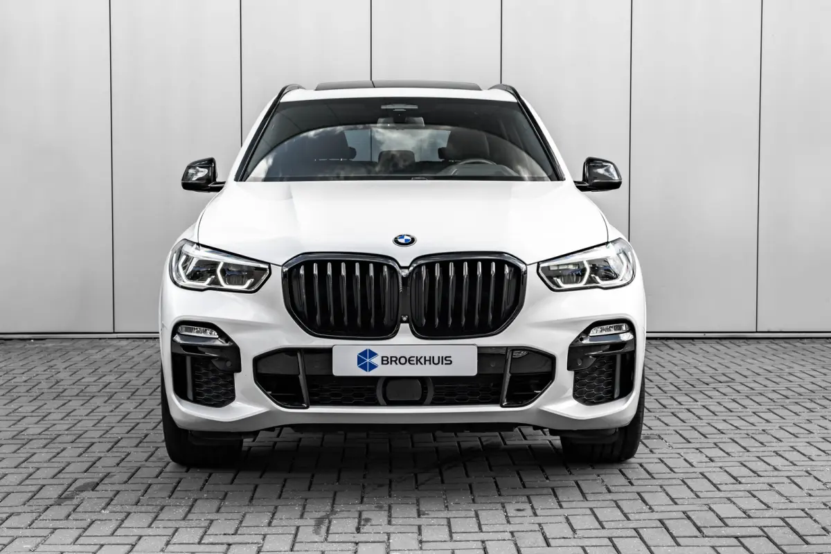 xDrive40i High Executive M Sport | Laser LED | Head-up Display | 360 Camera | Panorama-dak | Trekhaak elect | 4 wiel besturing | 22"LMV