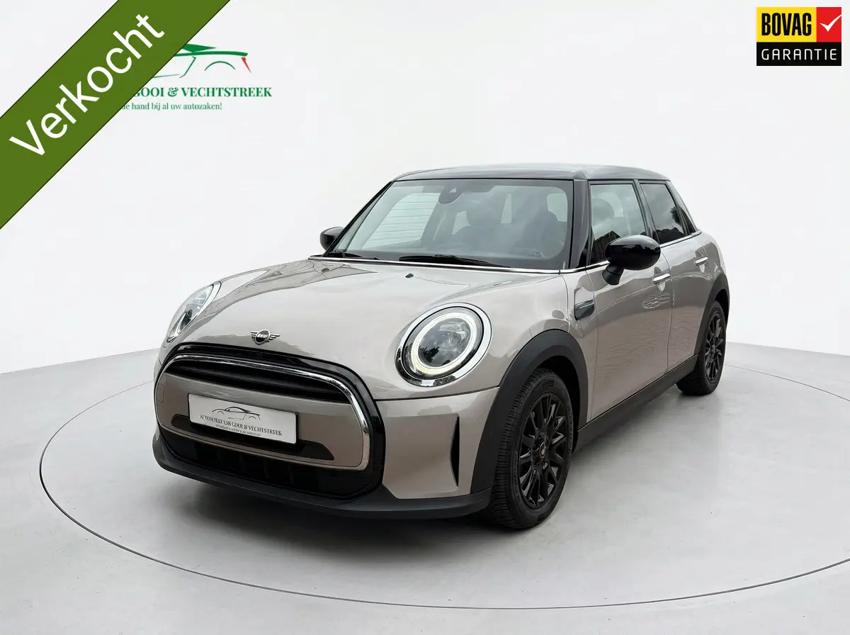 1.5 Cooper - Facelift - Camera - Navi Prof - Dealer onderhouden
