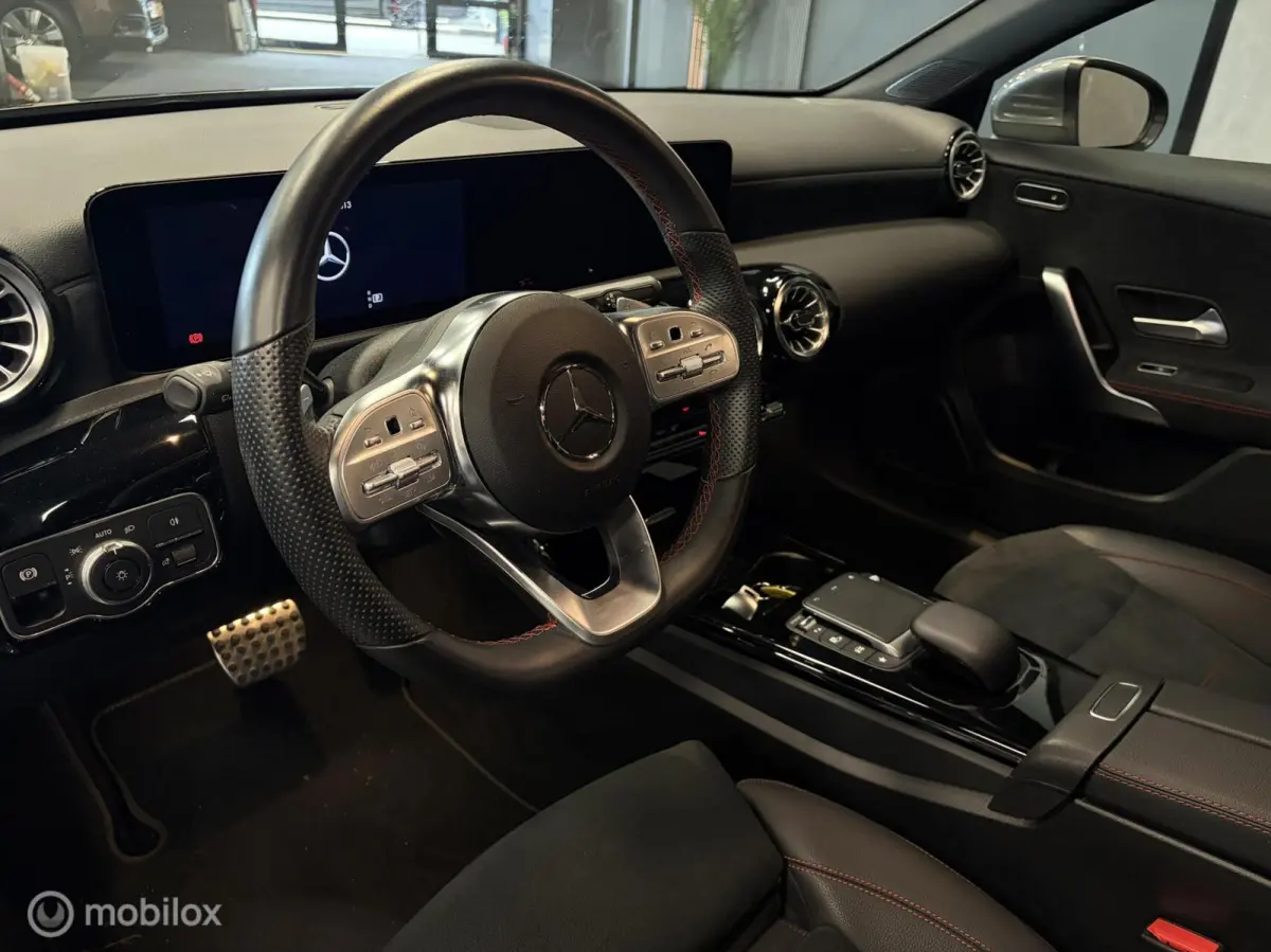180 AMG Line LED / DIGI DASH / STOELVERW. / CARPLAY / PDC / CAMERA / NAP /