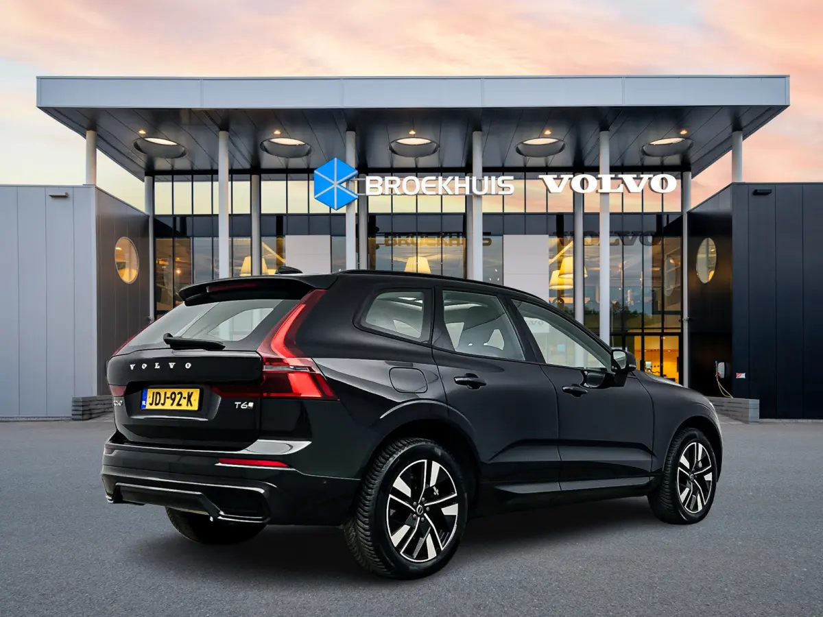 T6 Recharge Plus Dark | 19" Allseason | Panoramadak | Head-Up | 360 Camera | Trekhaak | Harman Kardon | Elektr. verst. Stoelen | Stoel/Stuurverwarming |