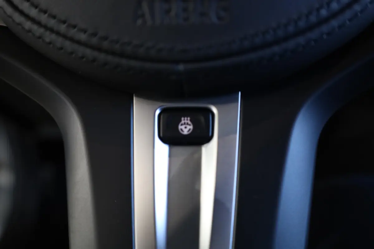 eDrive40 High Executive | M Sportpakket | SOH 99,1% | Schuif-/kanteldak | Adaptieve Cruise Control | HiFi