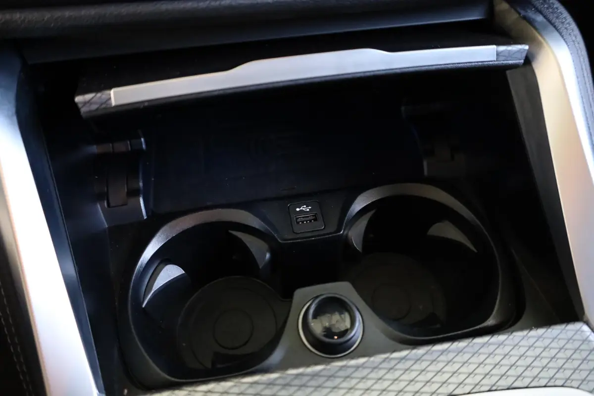 eDrive40 High Executive | M Sportpakket | SOH 99,1% | Schuif-/kanteldak | Adaptieve Cruise Control | HiFi