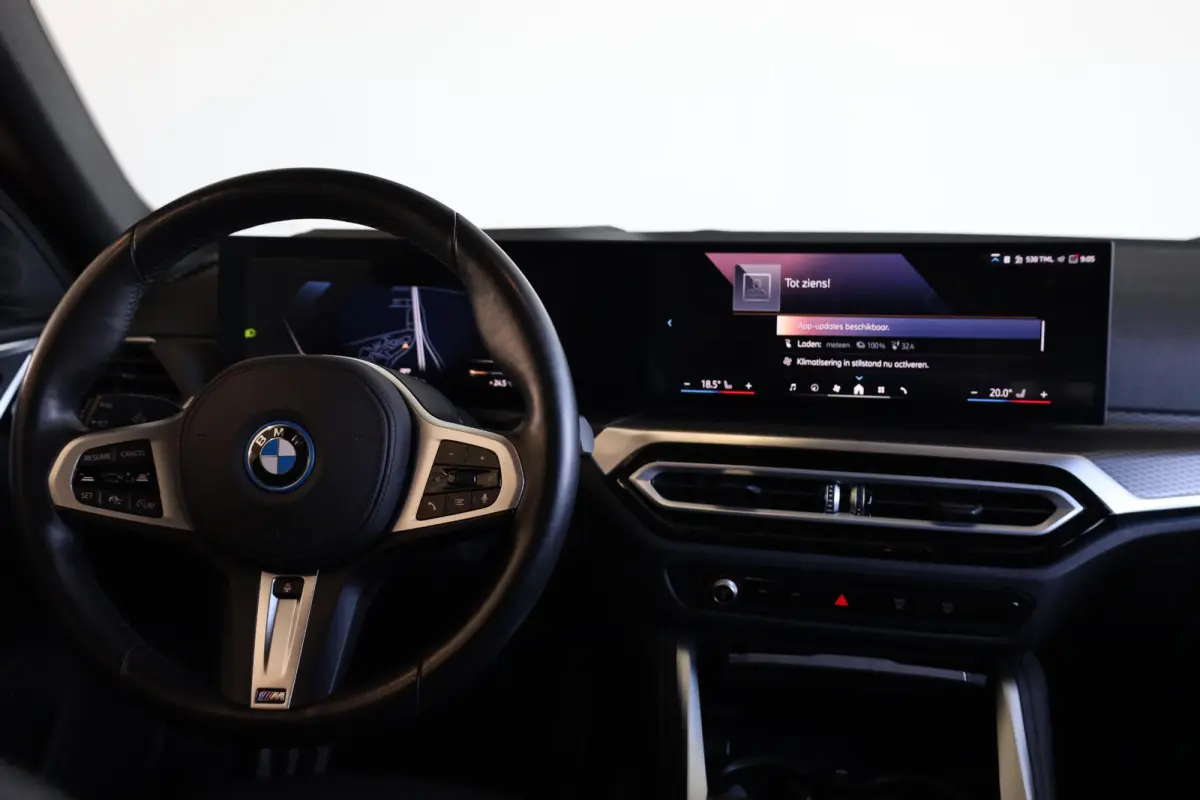 eDrive40 High Executive | M Sportpakket | SOH 99,1% | Schuif-/kanteldak | Adaptieve Cruise Control | HiFi
