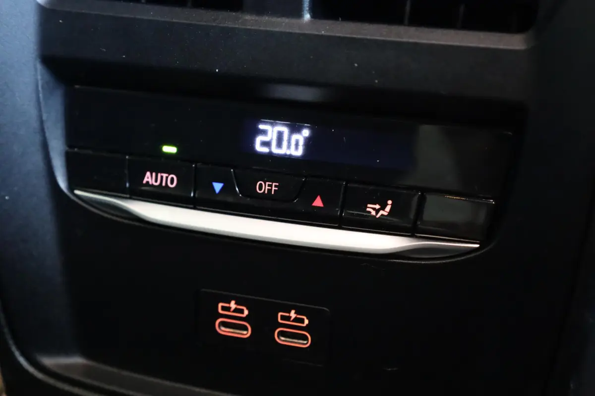 eDrive40 High Executive | M Sportpakket | SOH 99,1% | Schuif-/kanteldak | Adaptieve Cruise Control | HiFi