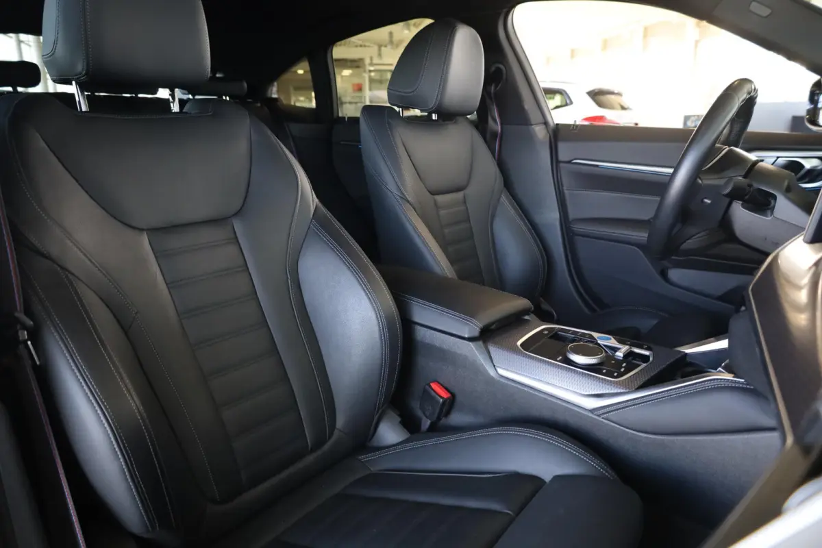 eDrive40 High Executive | M Sportpakket | SOH 99,1% | Schuif-/kanteldak | Adaptieve Cruise Control | HiFi