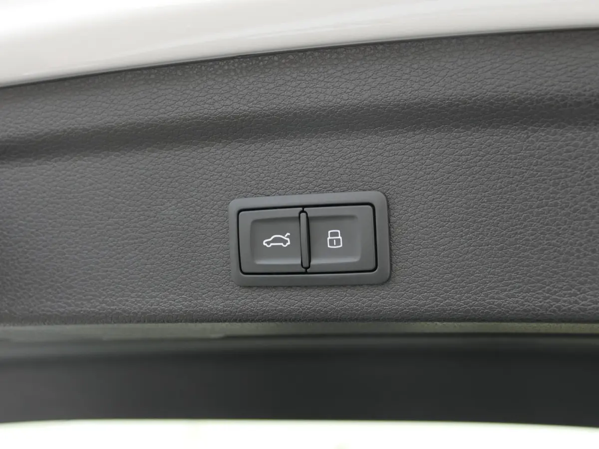 45 TFSI e S-Line | Black optic | Panoramadak | 360°-camera | SONOS | Lederen sportstoelen | Sportstuur | Matrix LED | ACC | 19-inch velgen | Sfeerverlichting | Memory | Elektrische achterkl