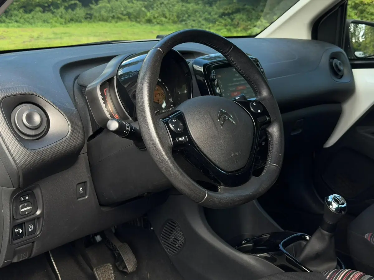 1.0VTi Shine 5Drs | Carplay | Camera | NAP! | DAB
