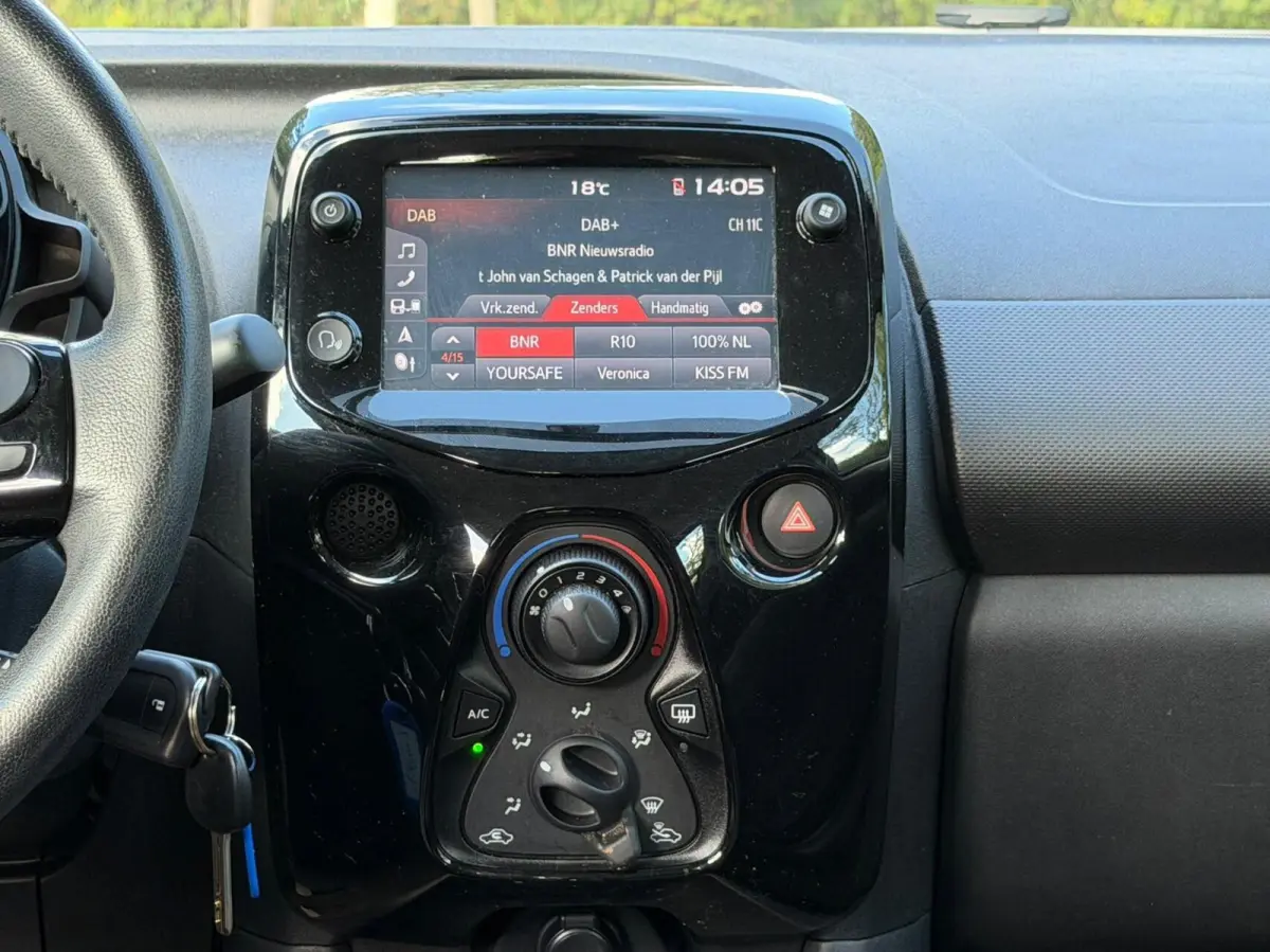 1.0VTi Shine 5Drs | Carplay | Camera | NAP! | DAB