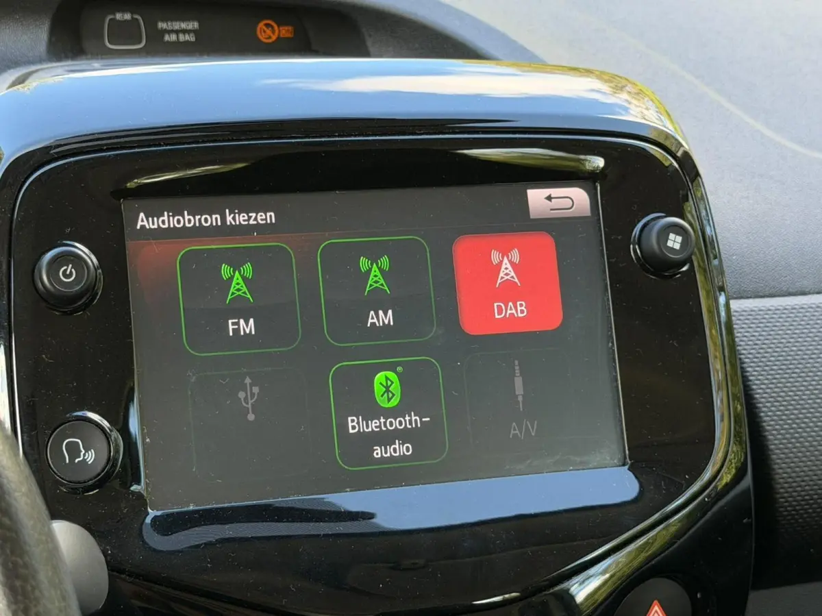 1.0VTi Shine 5Drs | Carplay | Camera | NAP! | DAB
