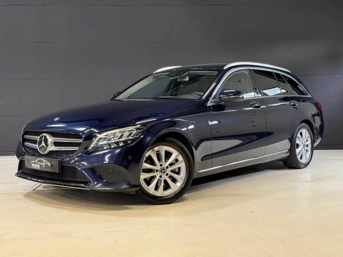220 d Business Solution | Camera | Stoelverwarming | Elektr. trekhaak | Adaptive cruise | Full LED