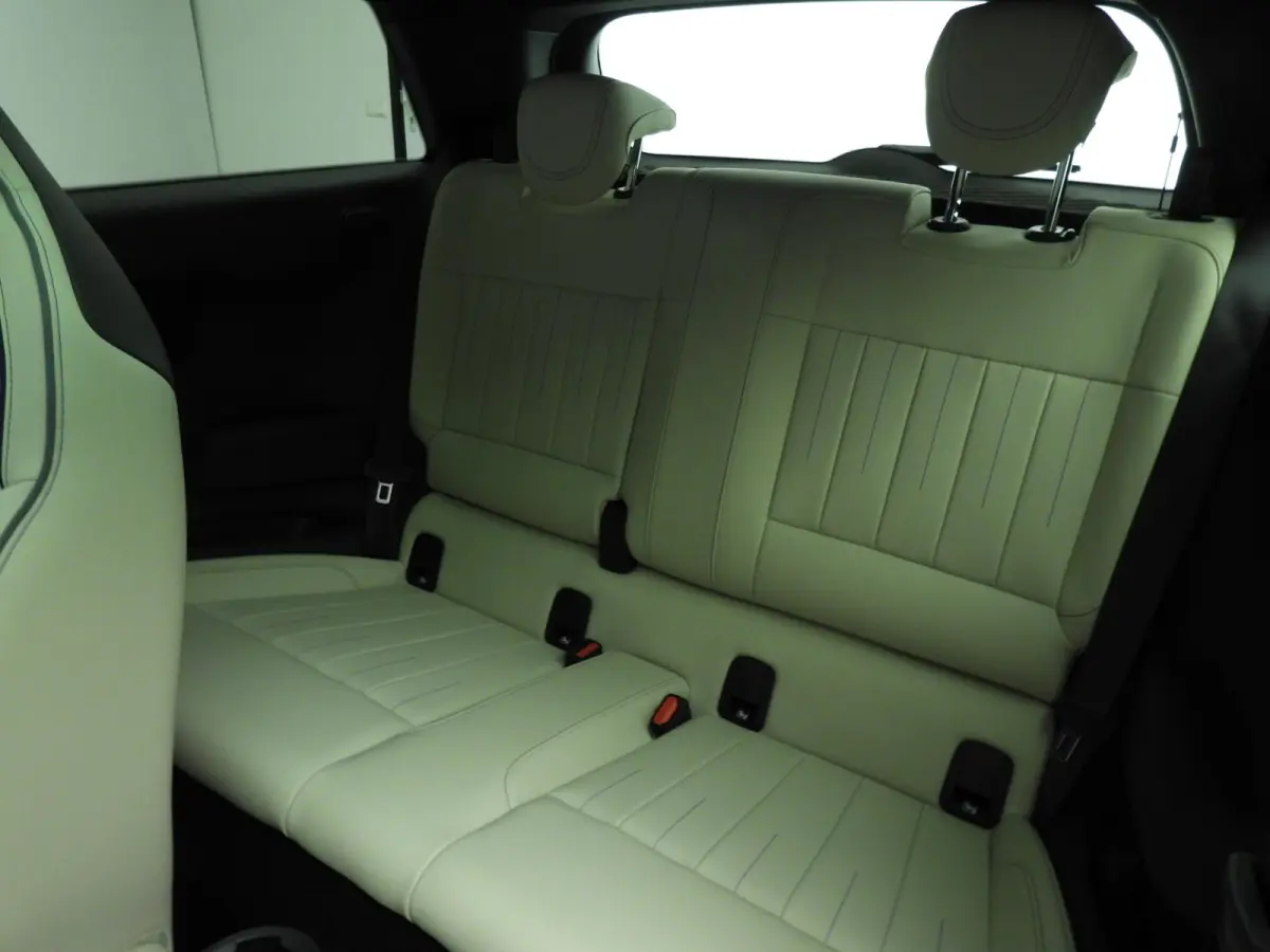 3-Deurs SE Favoured M 54.2 kWh Panoramadak | Comfort Access | Head-Up | Stoelverwarming | SOH 100%