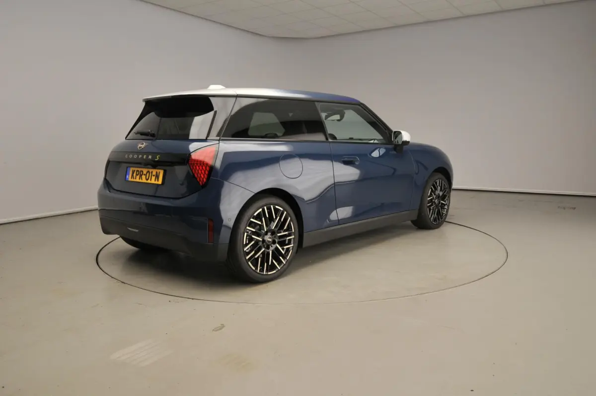 3-Deurs SE Favoured M 54.2 kWh Panoramadak | Comfort Access | Head-Up | Stoelverwarming