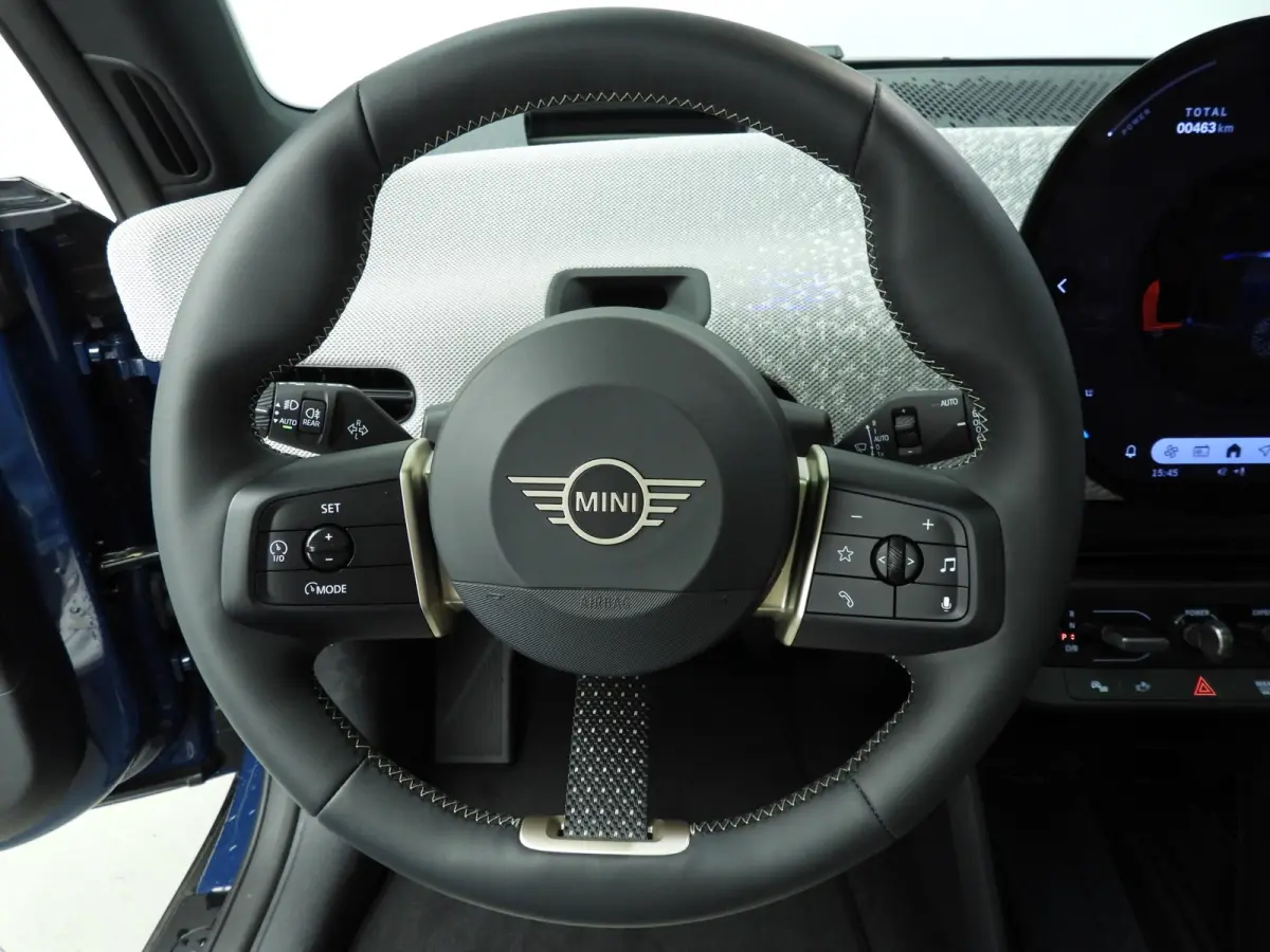 3-Deurs SE Favoured M 54.2 kWh Panoramadak | Comfort Access | Head-Up | Stoelverwarming | SOH 100%