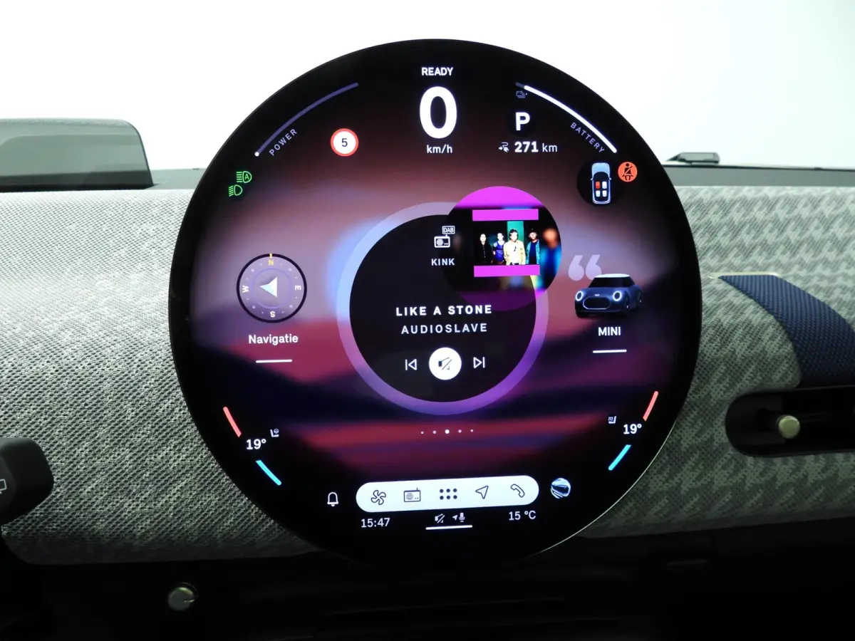 3-Deurs SE Favoured M 54.2 kWh Panoramadak | Comfort Access | Head-Up | Stoelverwarming | SOH 100%