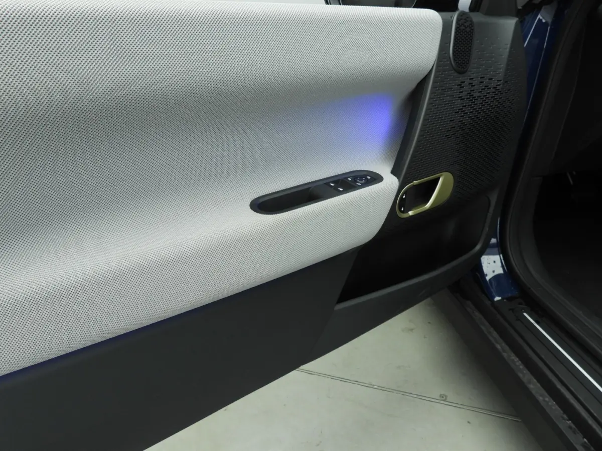 3-Deurs SE Favoured M 54.2 kWh Panoramadak | Comfort Access | Head-Up | Stoelverwarming | SOH 100%