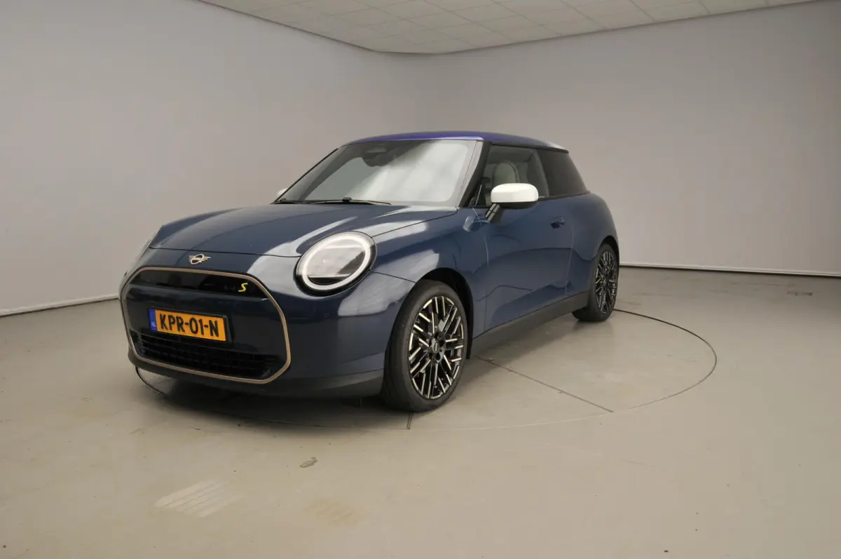 3-Deurs SE Favoured M 54.2 kWh Panoramadak | Comfort Access | Head-Up | Stoelverwarming