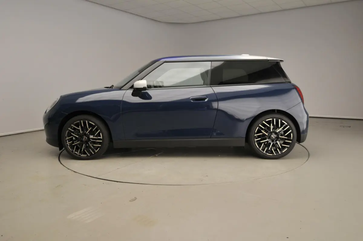 3-Deurs SE Favoured M 54.2 kWh Panoramadak | Comfort Access | Head-Up | Stoelverwarming