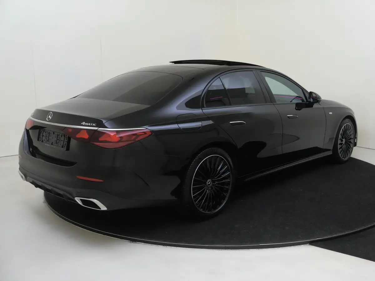 400 e 4MATIC AMG Line / Premium/ Panoramadak/ AIRMATIC/ Achterasbesturing/ Burmester 4D/ SUPERSCREEN/ Night/ 20 inch/ Nappa/ 3D Display/ Verlichte Grille